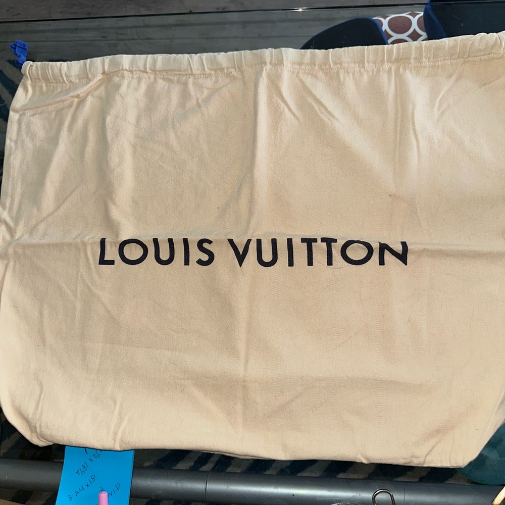 LV dust cover with drawstring